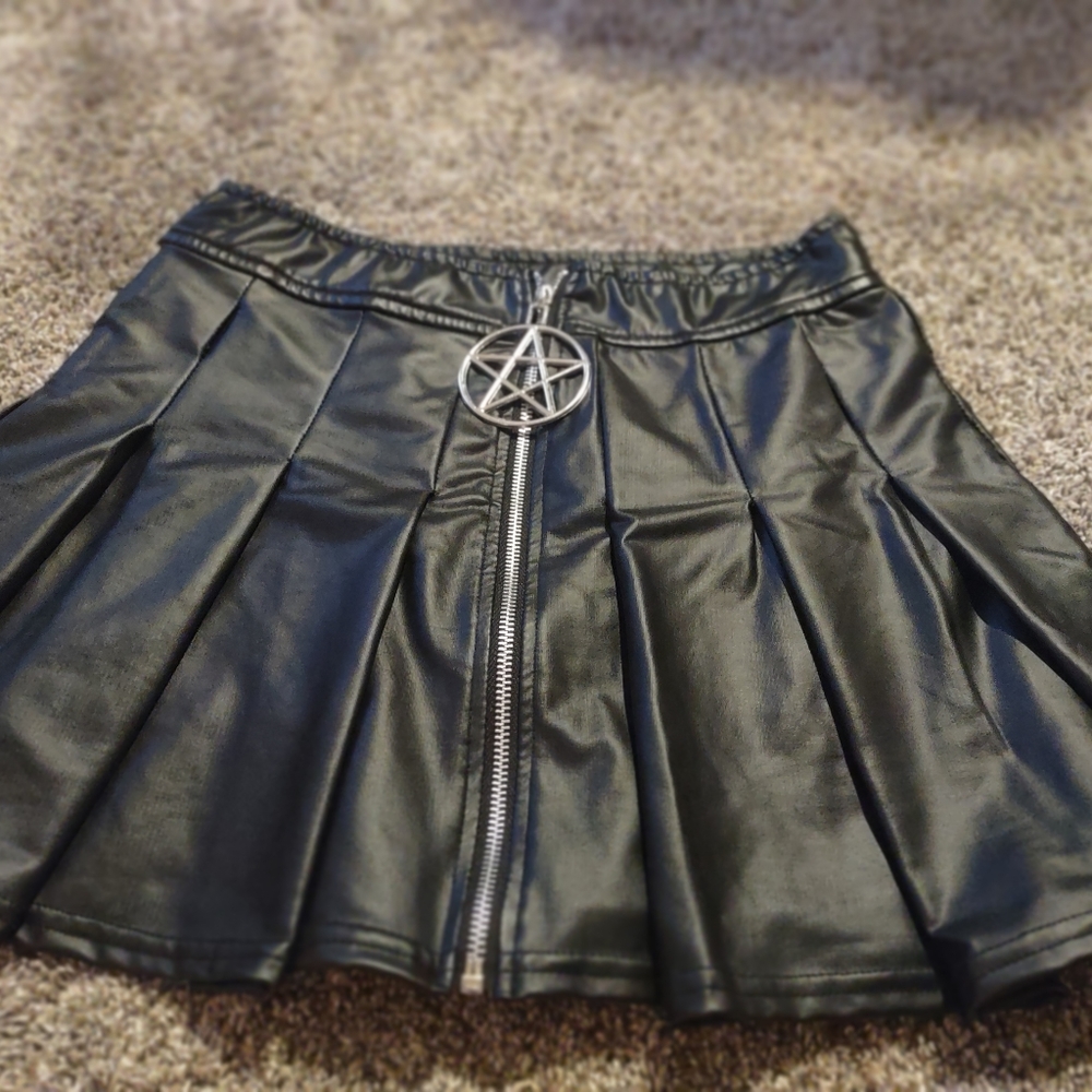 Body rage medium faux leather skirt
